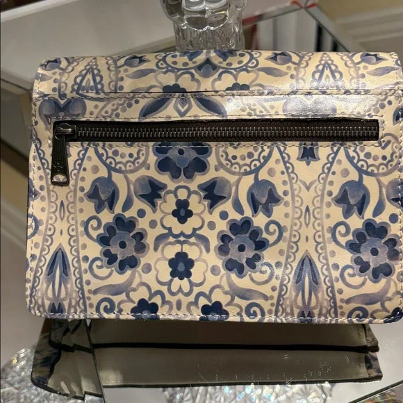 Patricia Nash Lanza Italian Folklore
White Blue Leather Crossbody Bag-NWOT - Picture 4 of 16
